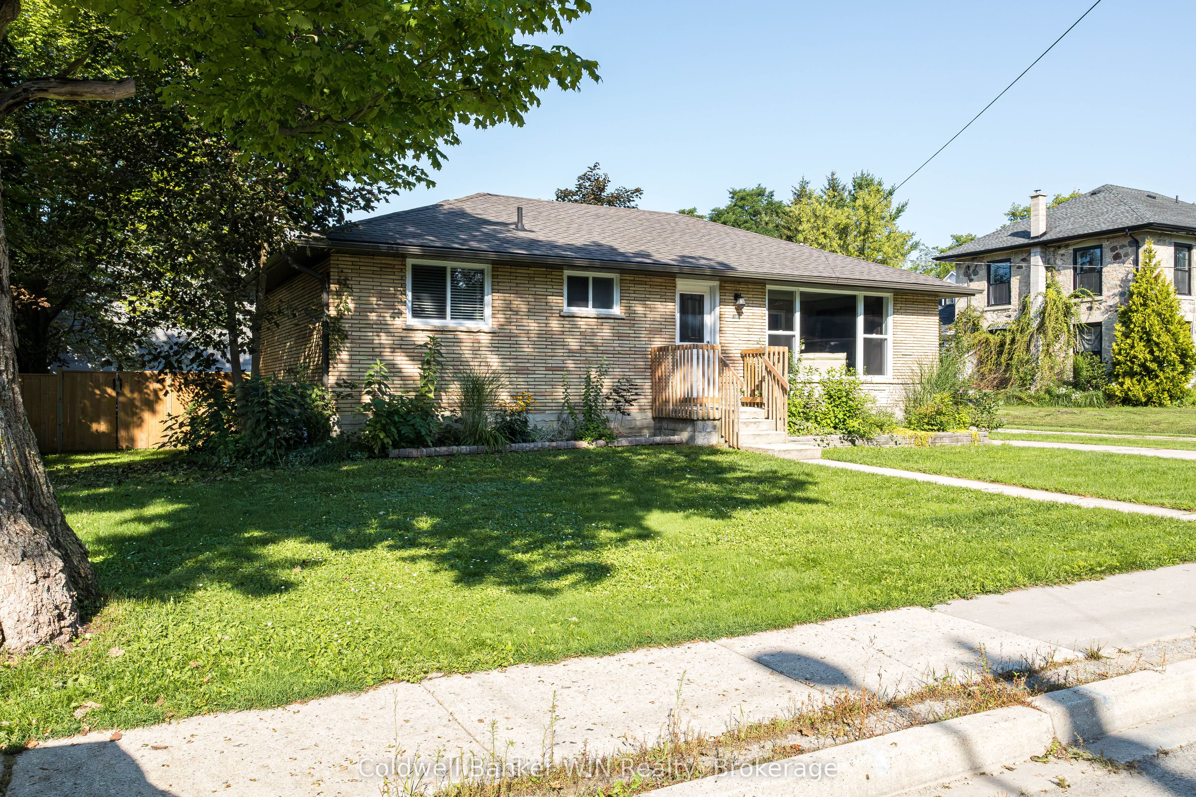 278 Queen Street S