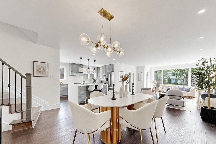 8 Meadowglade Crescent