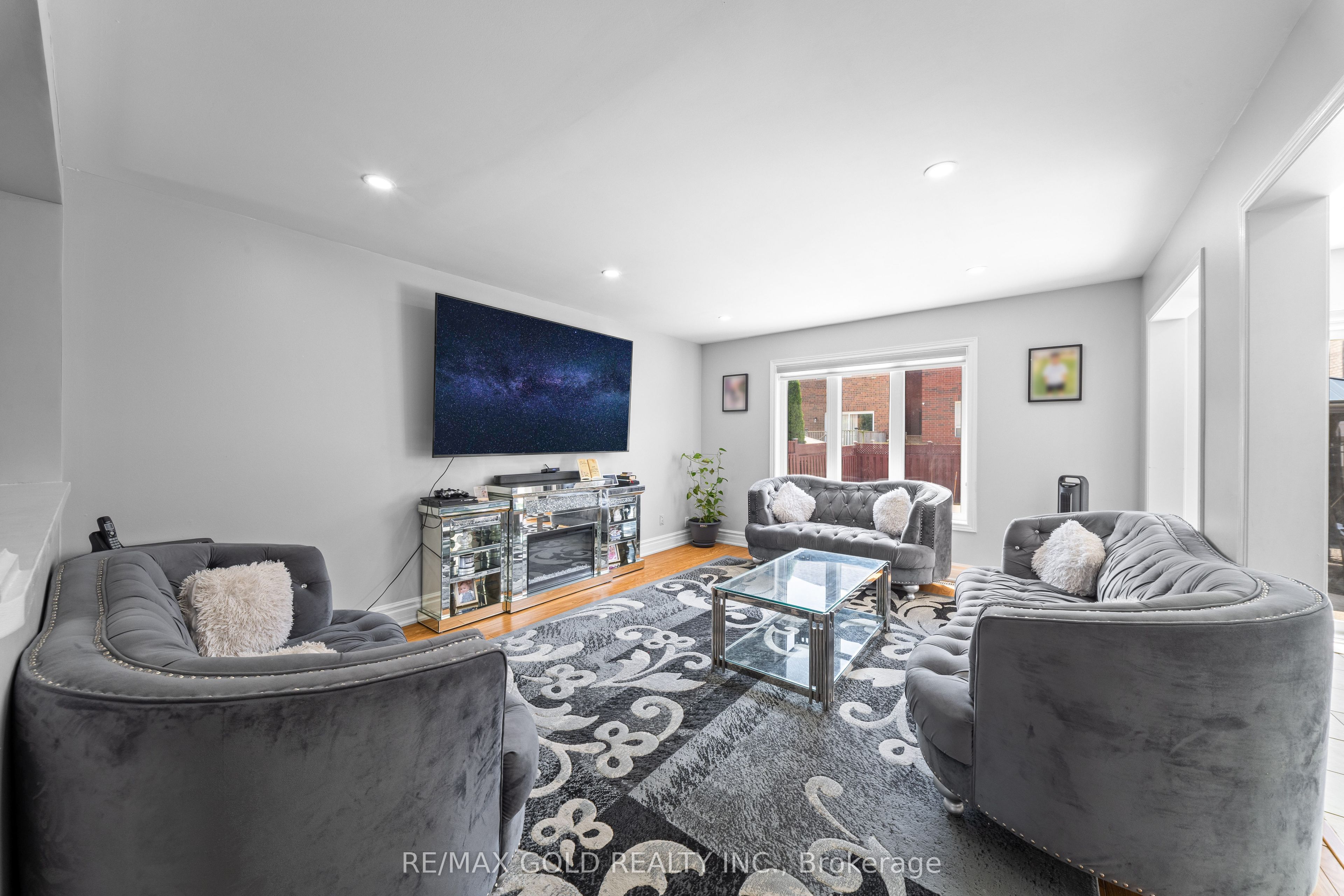 8 Bayridge Drive