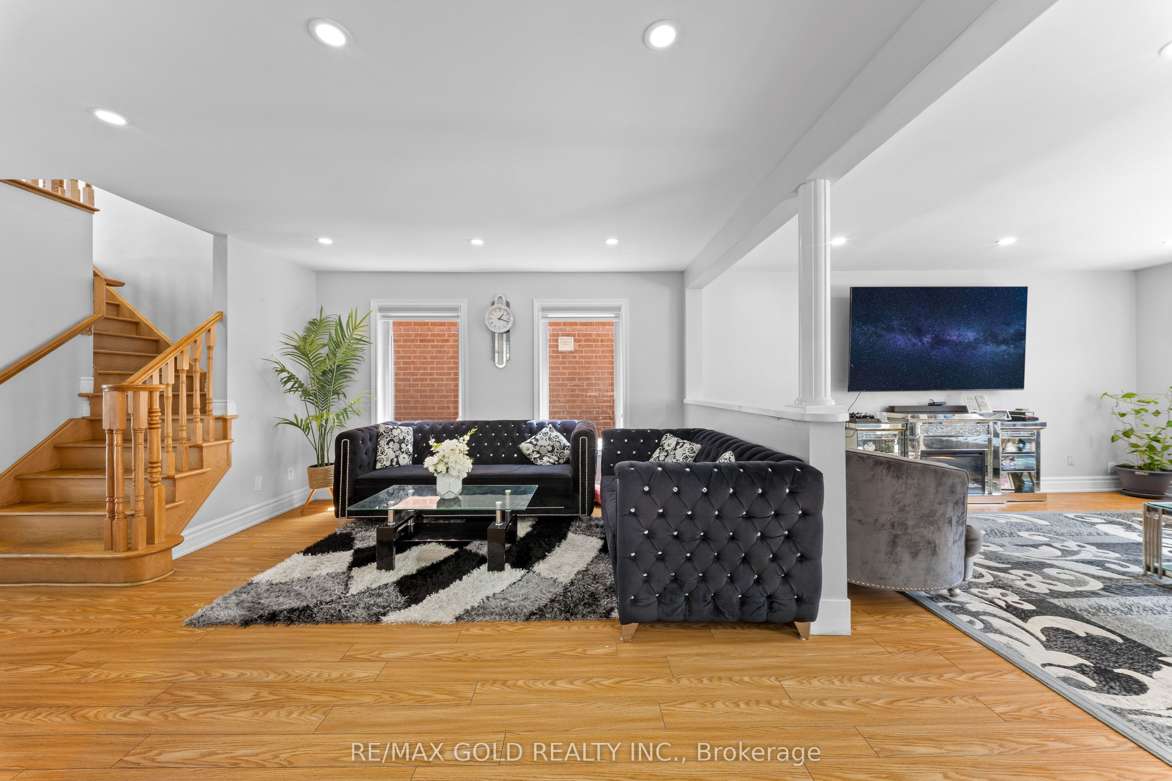 8 Bayridge Drive