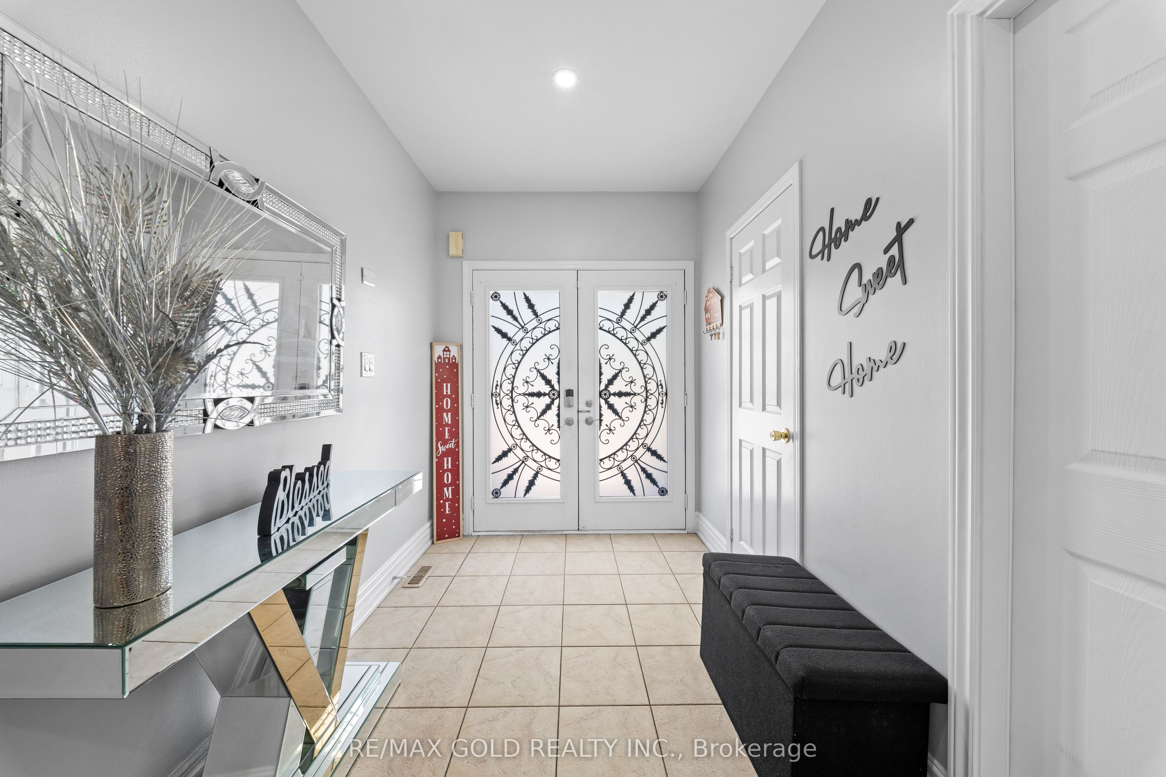 8 Bayridge Drive