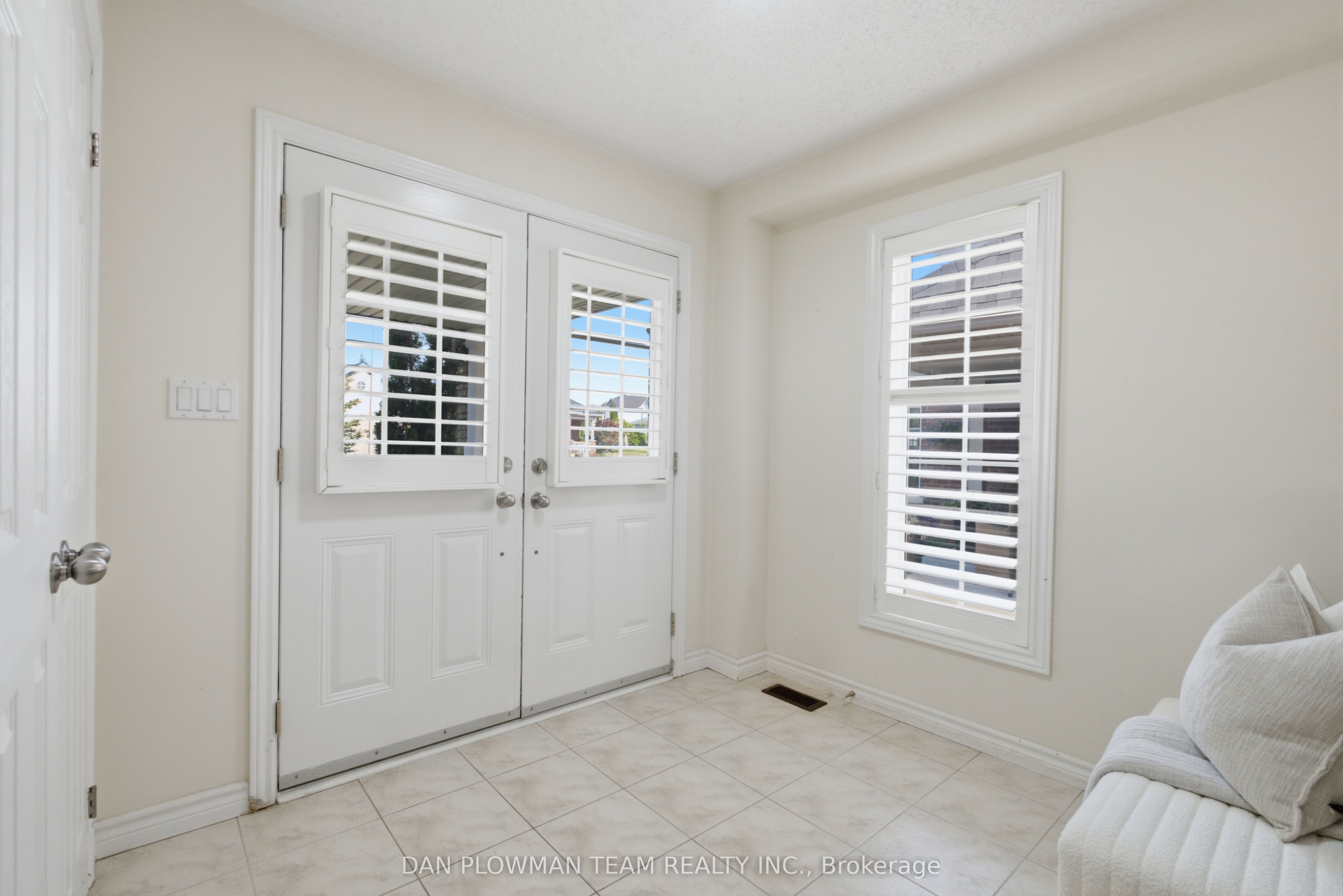 679 Oxbow Crescent