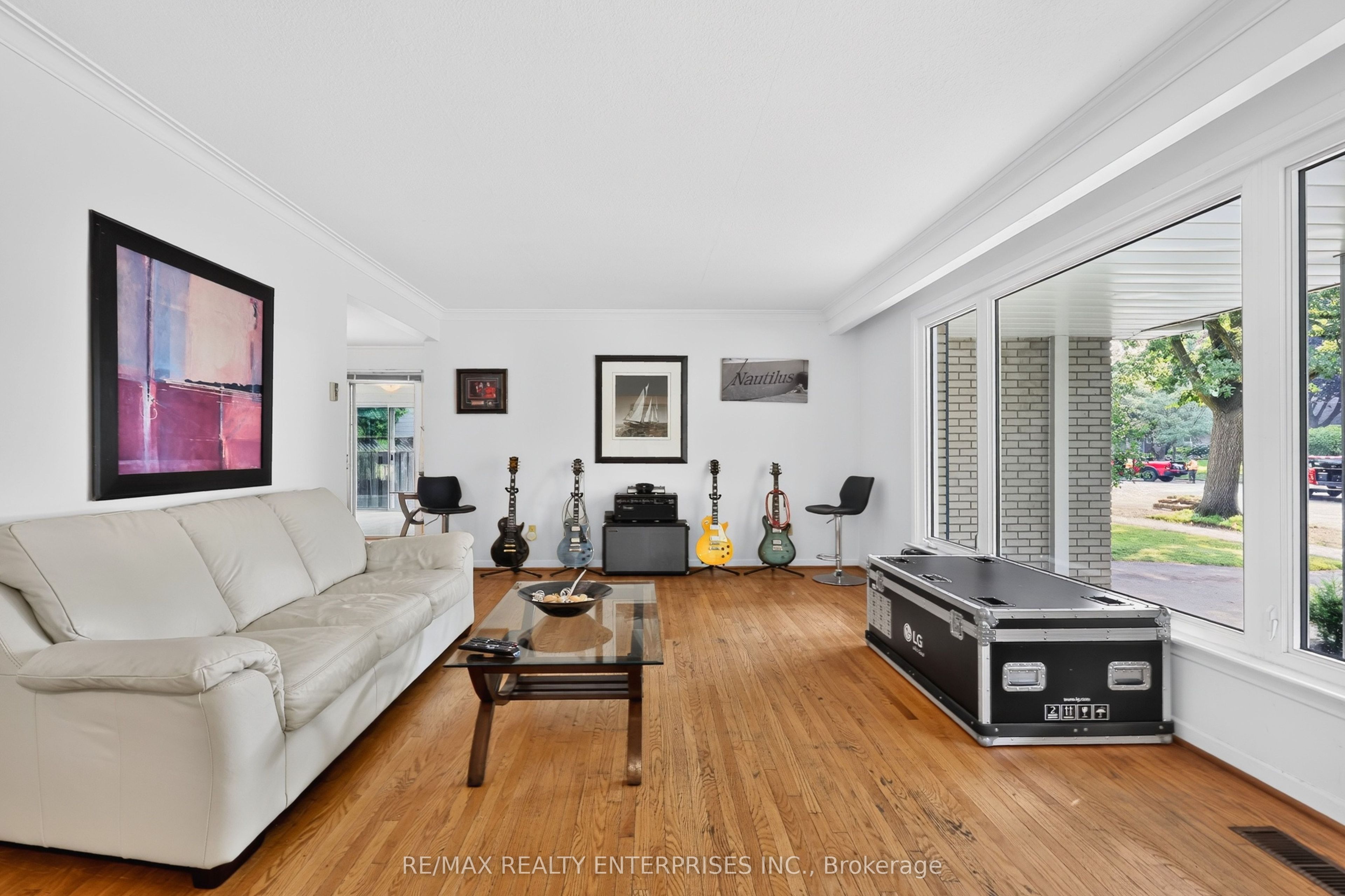 975 Cresthampton Lane