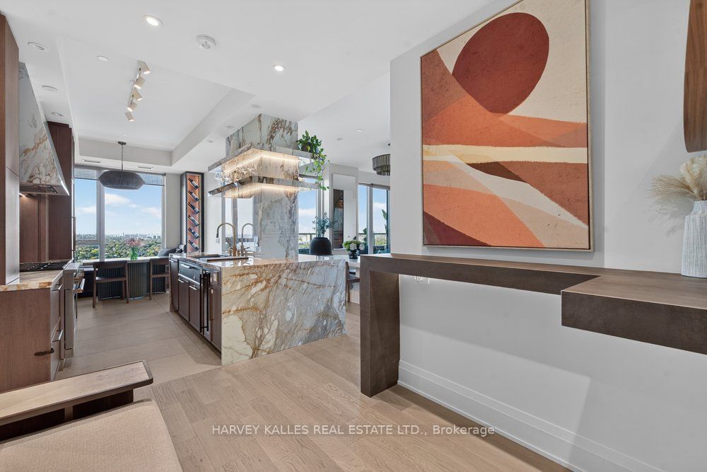 1928 Lakeshore Boulevard W PH01