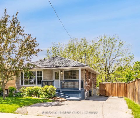 12 Athabasca Street Oshawa ON L1H 7H5