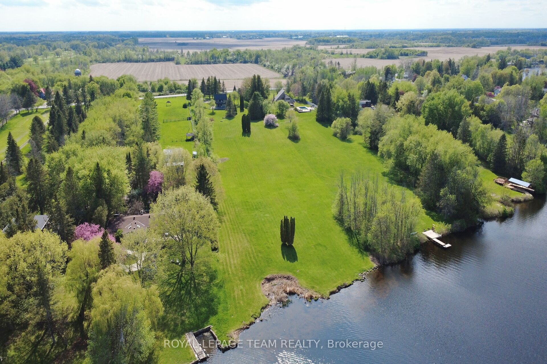 5965 Rideau Valley Drive N
