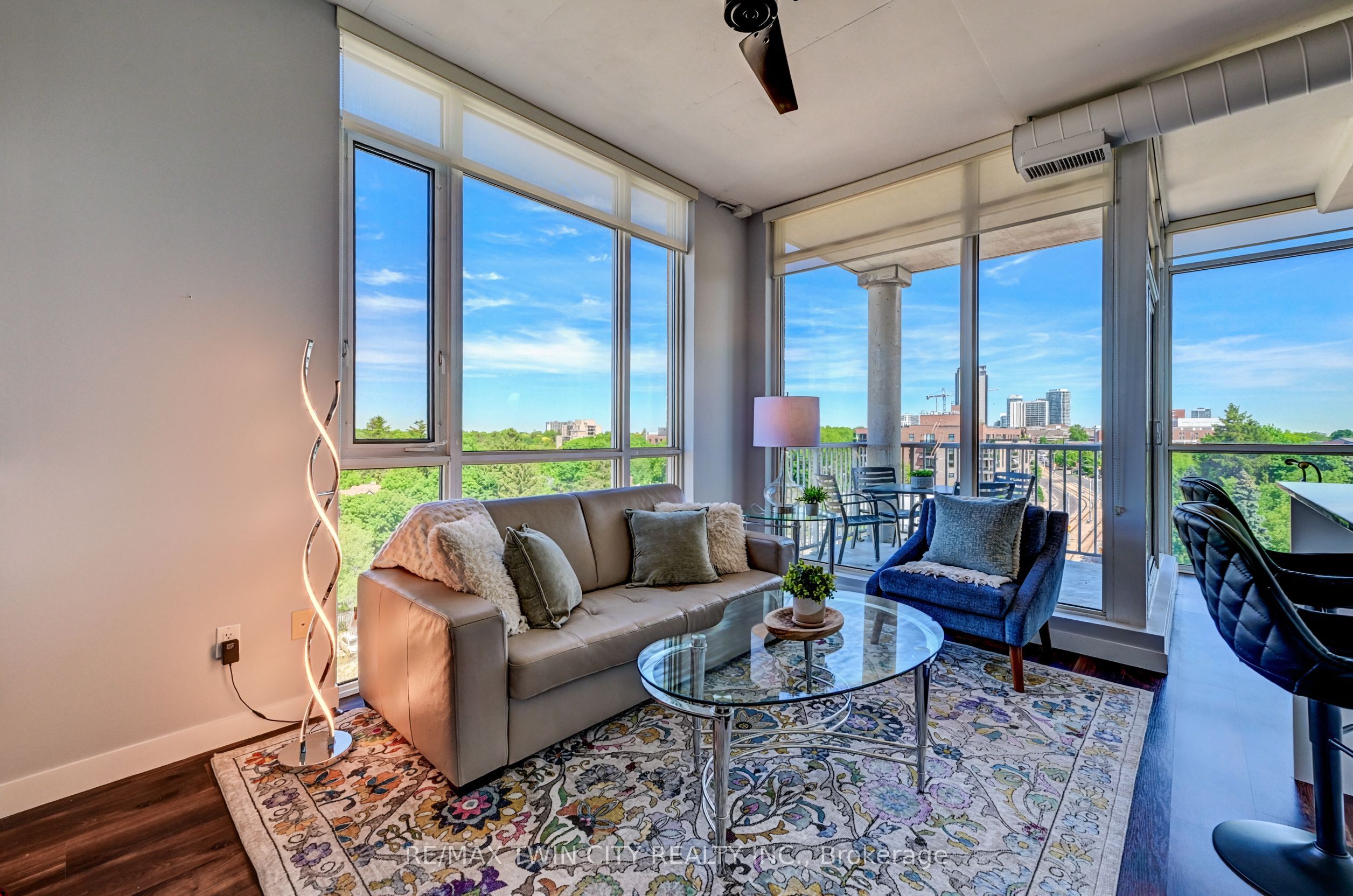 191 King Street S 706