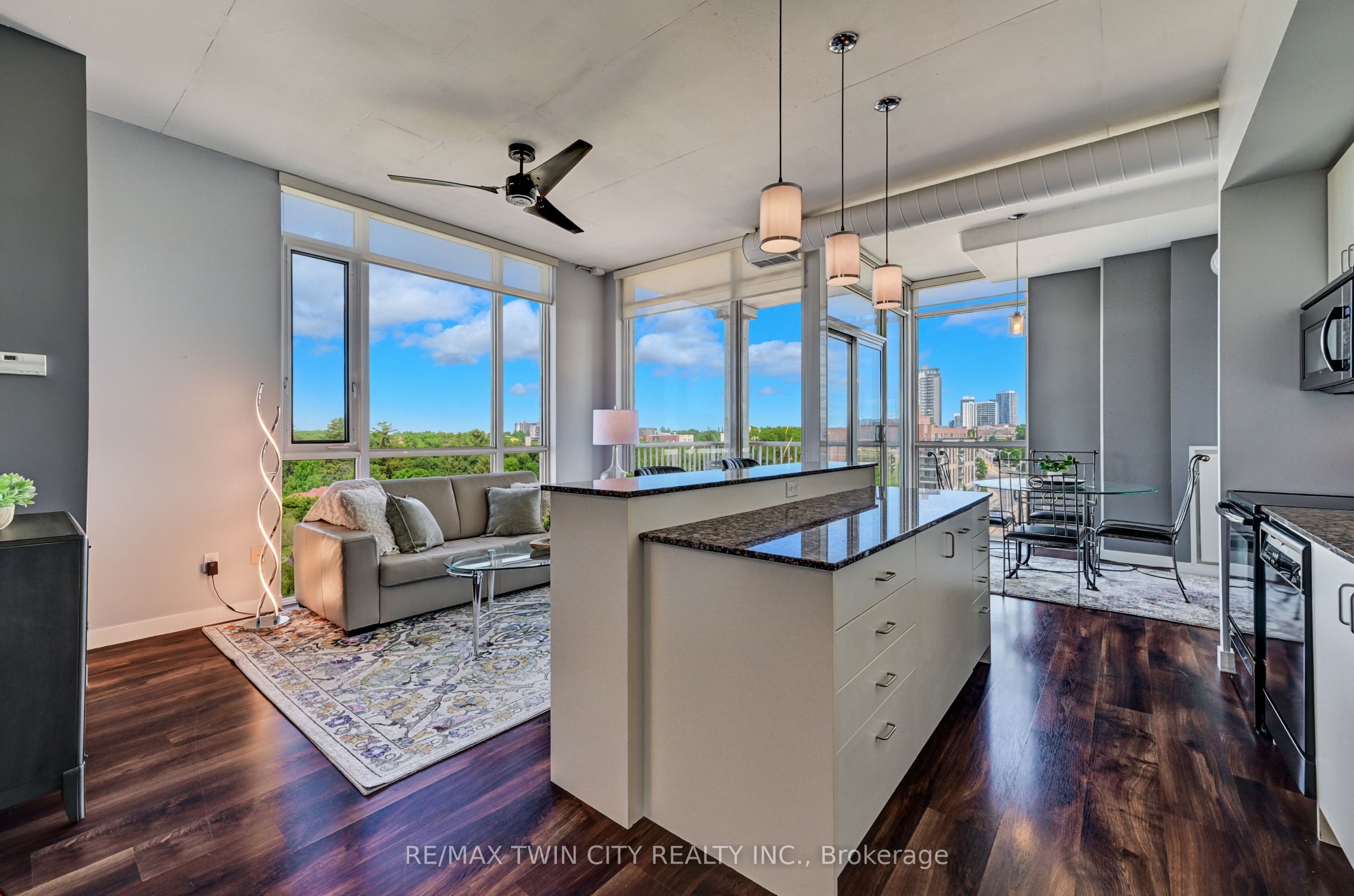 191 King Street S 706