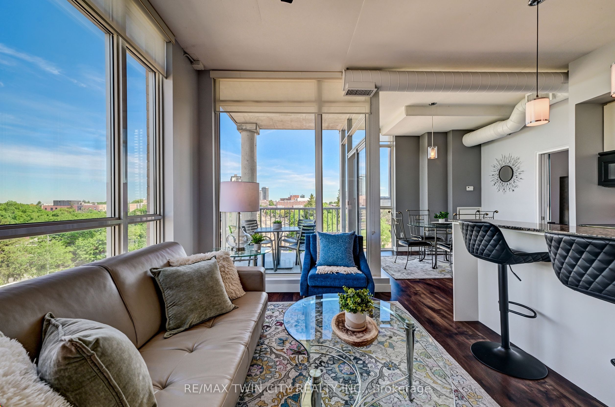 191 King Street S 706