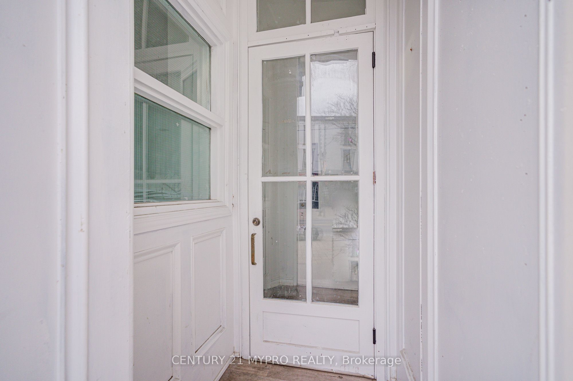 92 King Street W