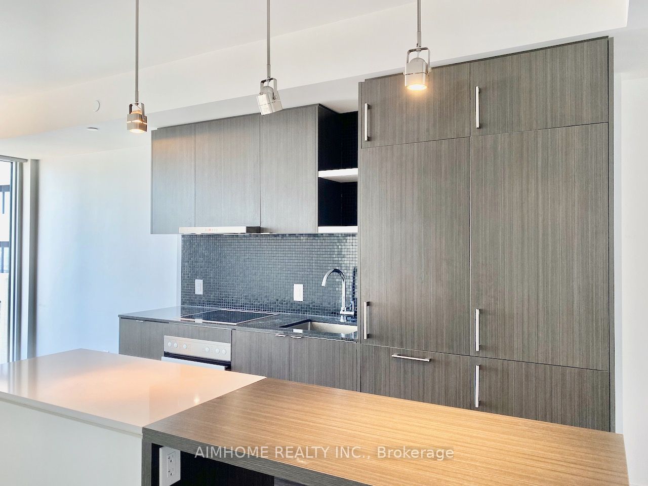100 Harbour Street 6705