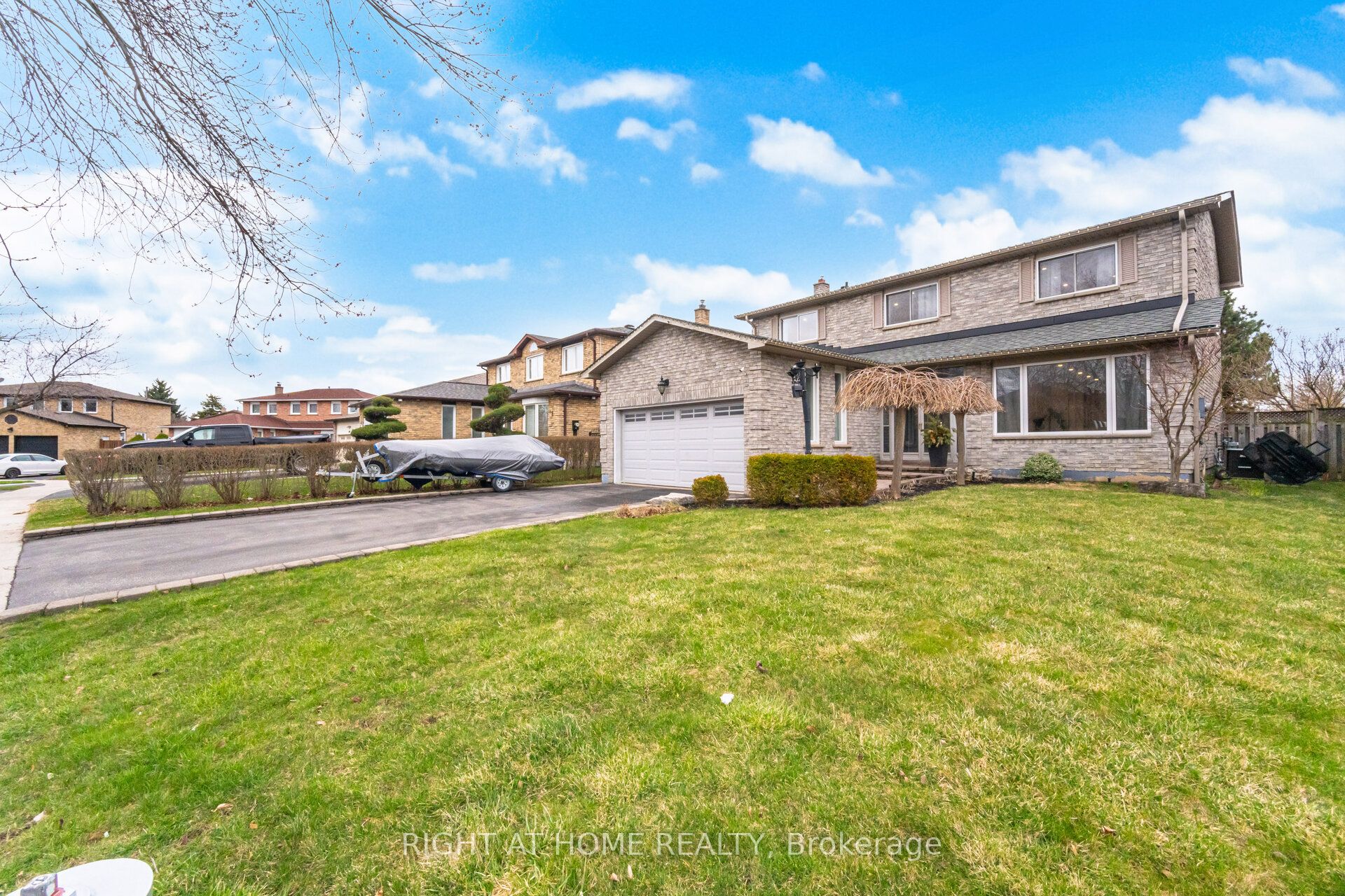 909 Lovingston Crescent