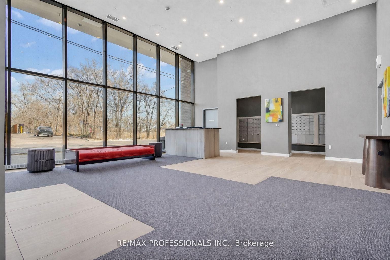 859 The Queensway N/A 313