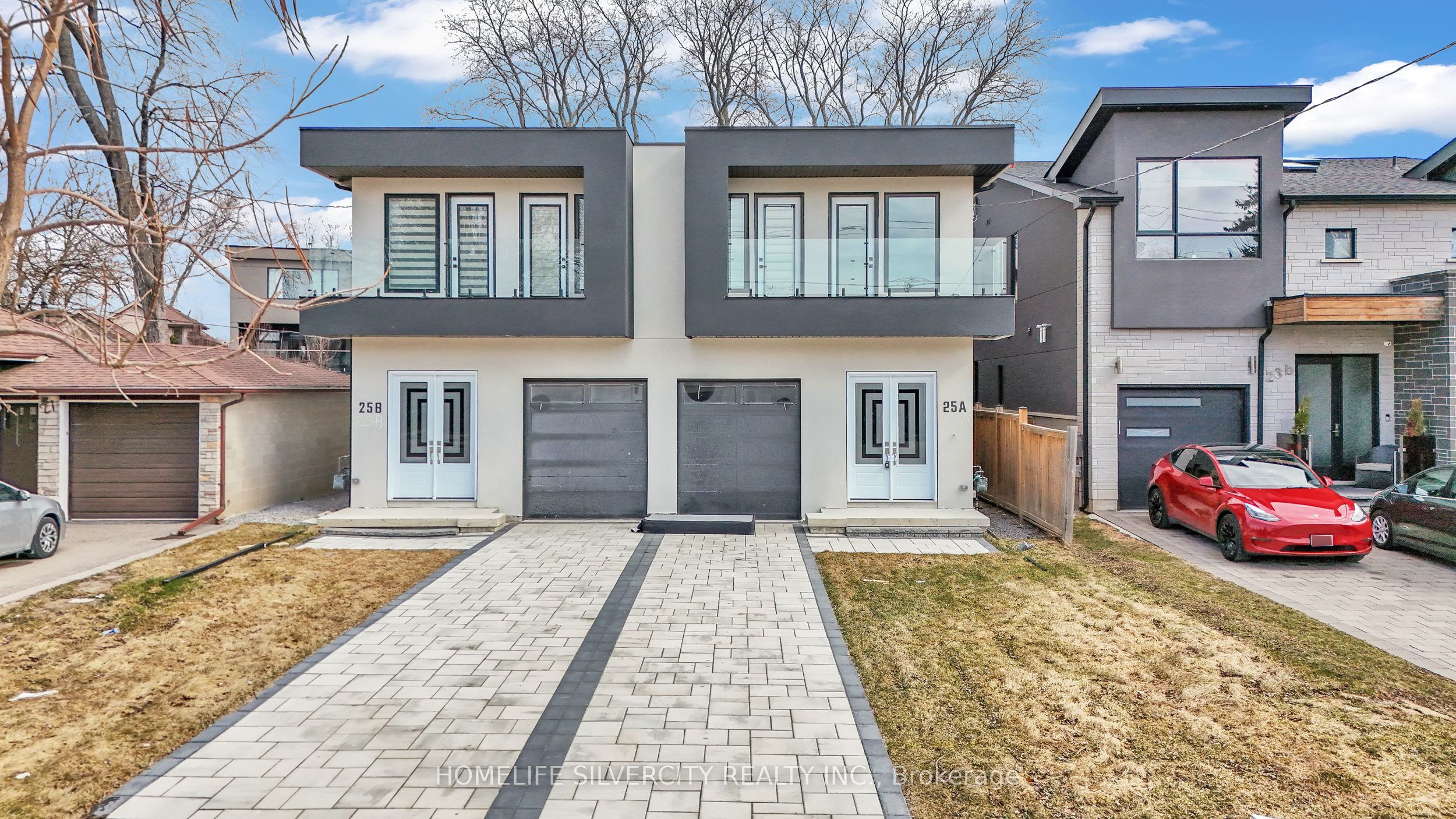 25A Pine Avenue N