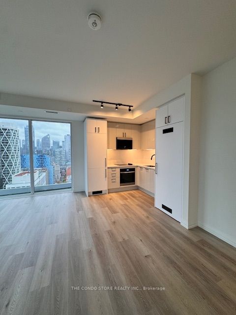 280 Dundas Street W 2705