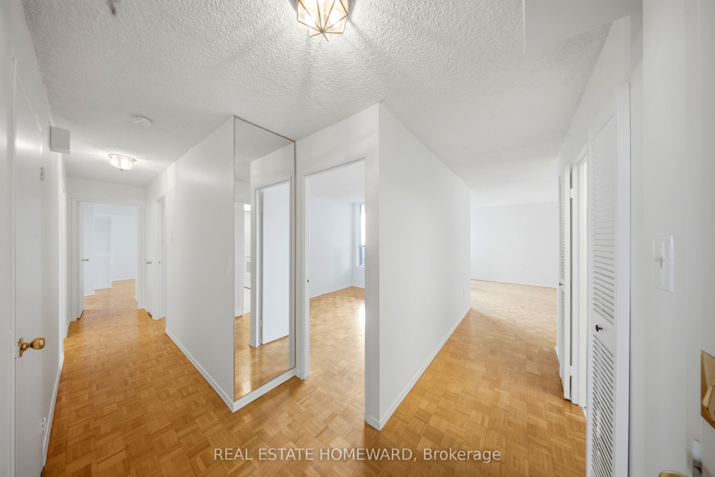 1515 Lakeshore Road E 1505