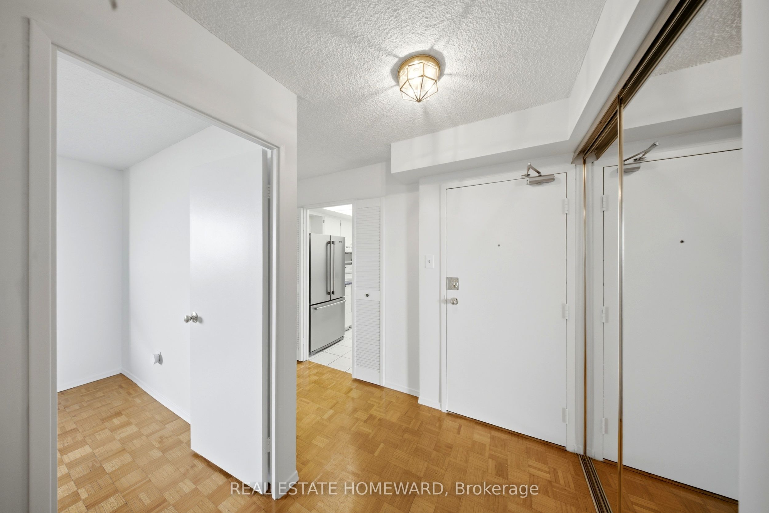 1515 Lakeshore Road E 1505