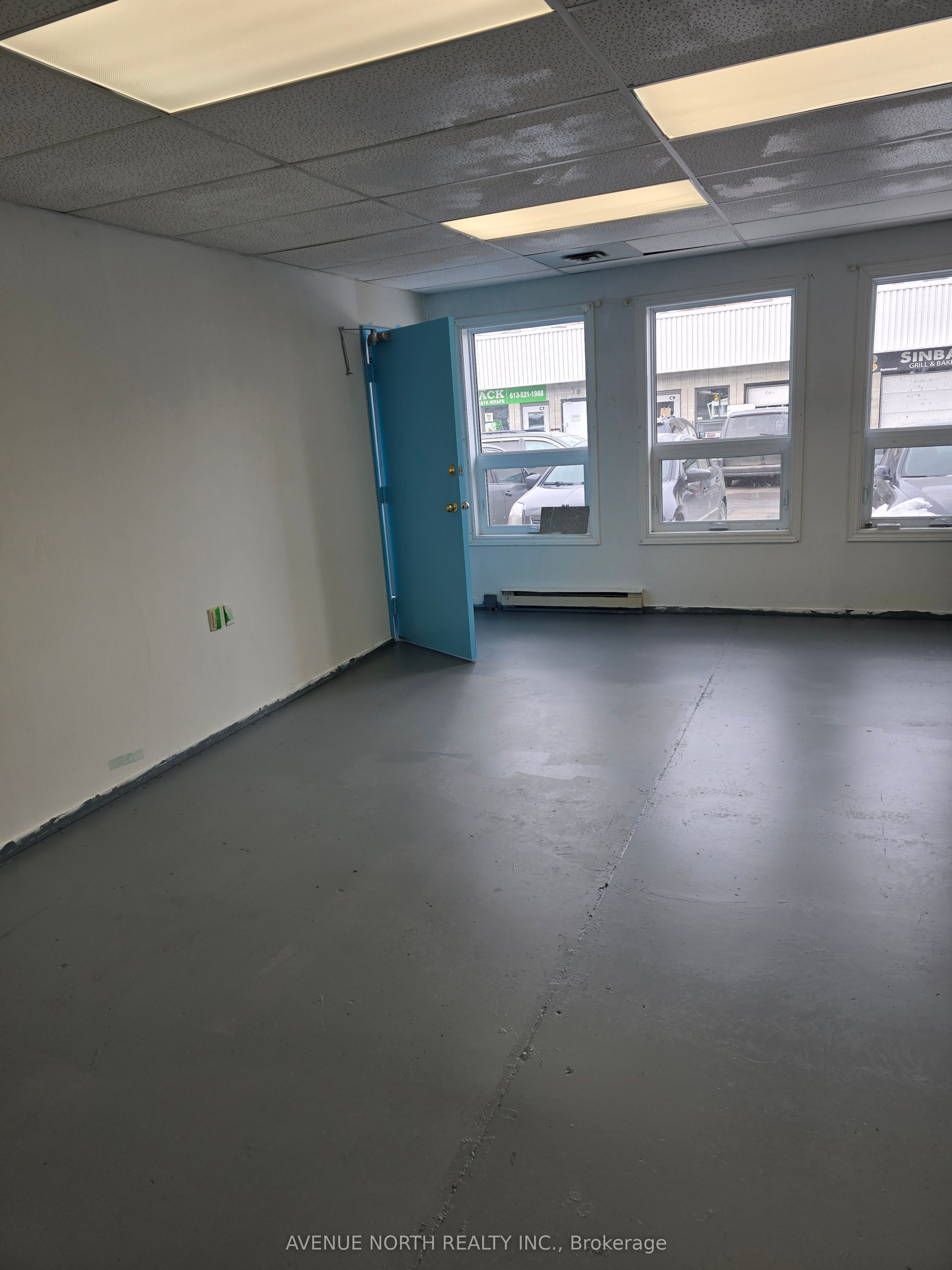 2285 St Laurent Boulevard 33