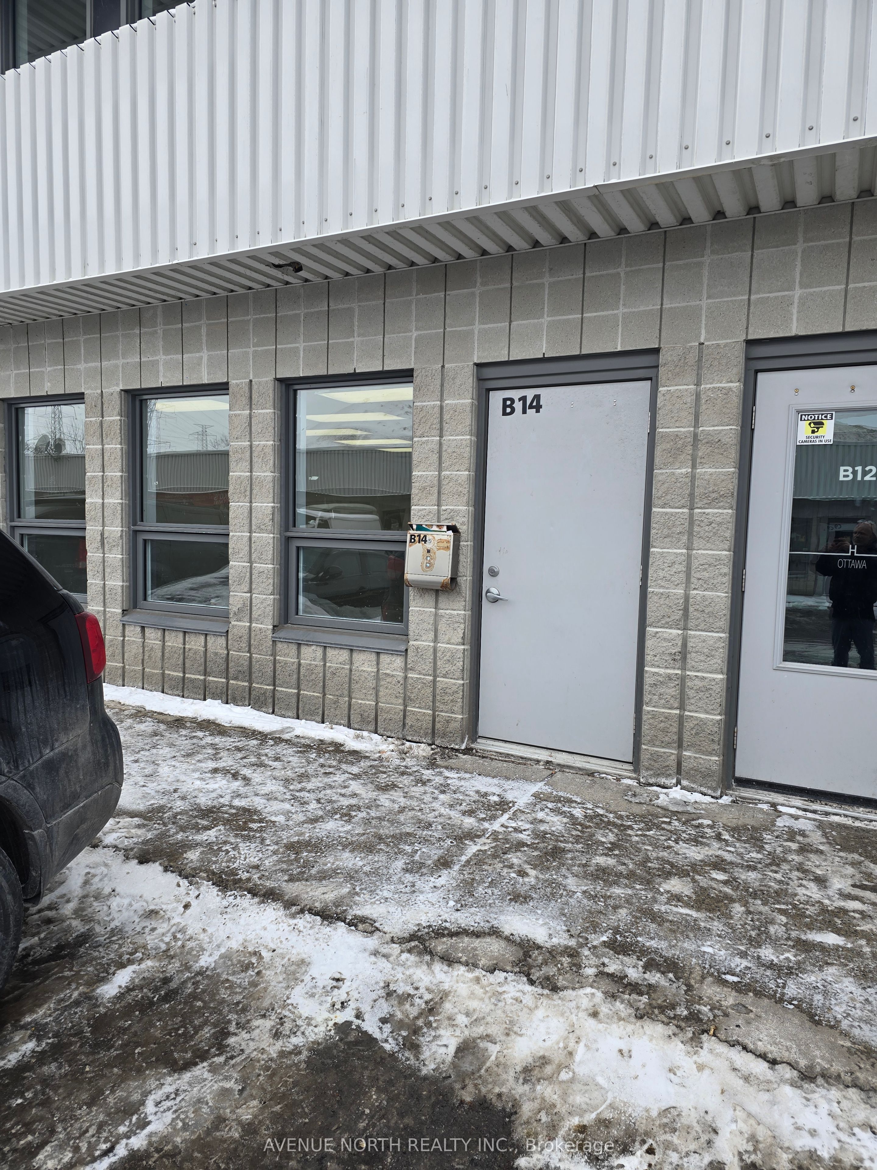 2285 St Laurent Boulevard 33