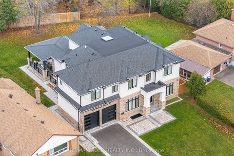 19 Maldaver Avenue Mississauga ON L5M 1W4