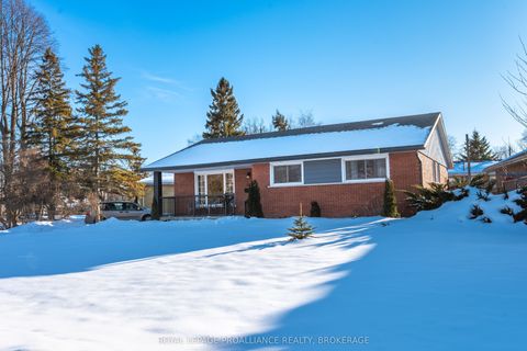 68 Mackenzie Crescent Kingston ON K7M 2S1