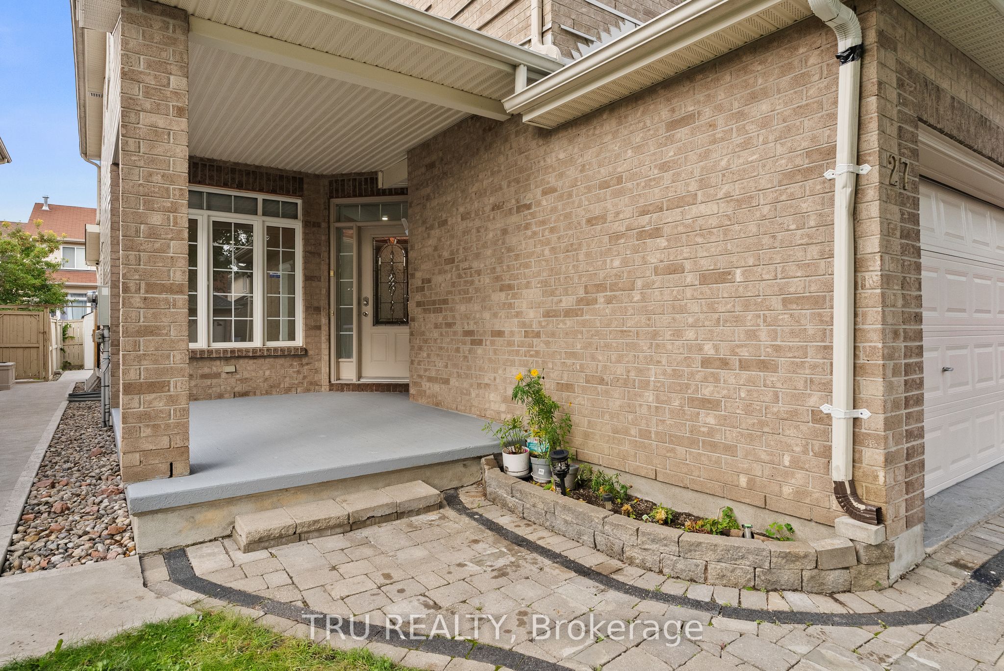 27 Upminster Way