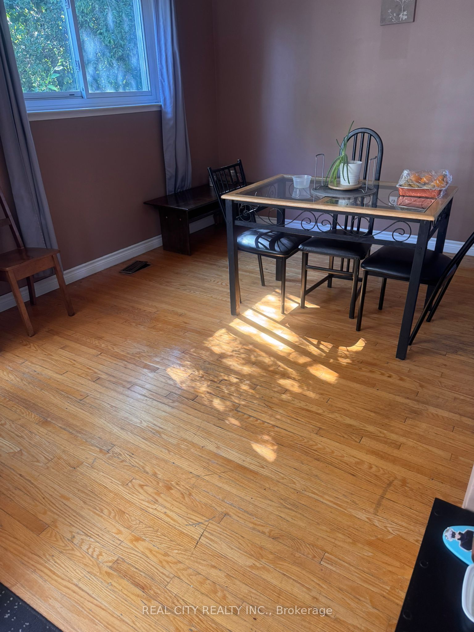 2290 Delkus Crescent