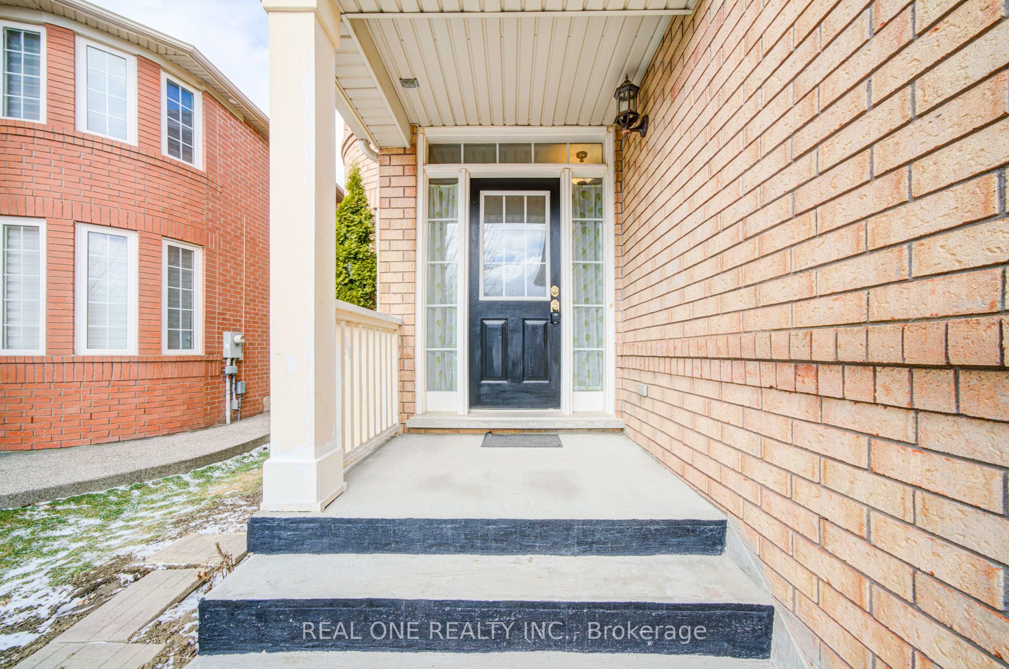 3696 Waterfall Crescent