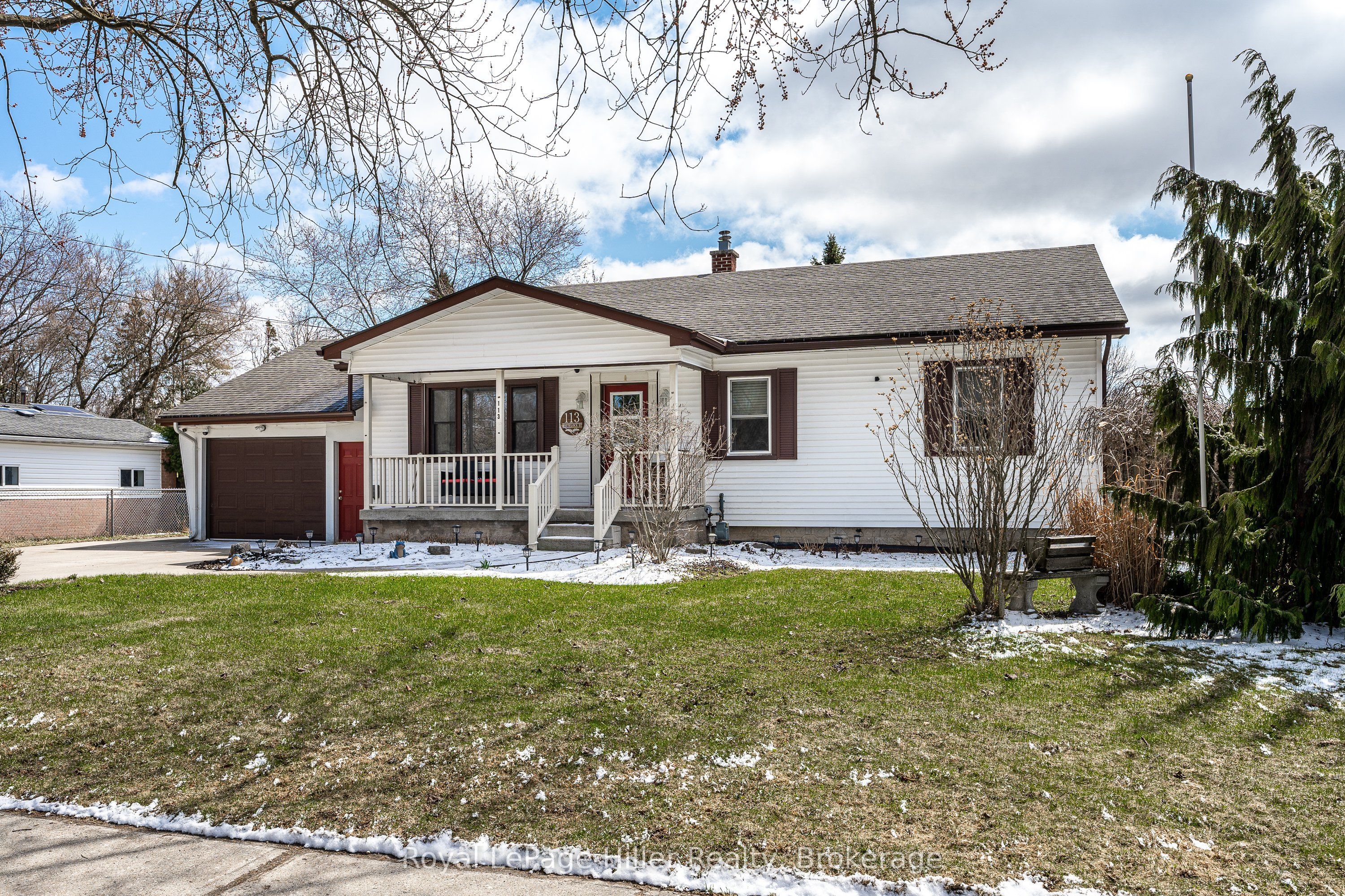 113 Whitelock Street S