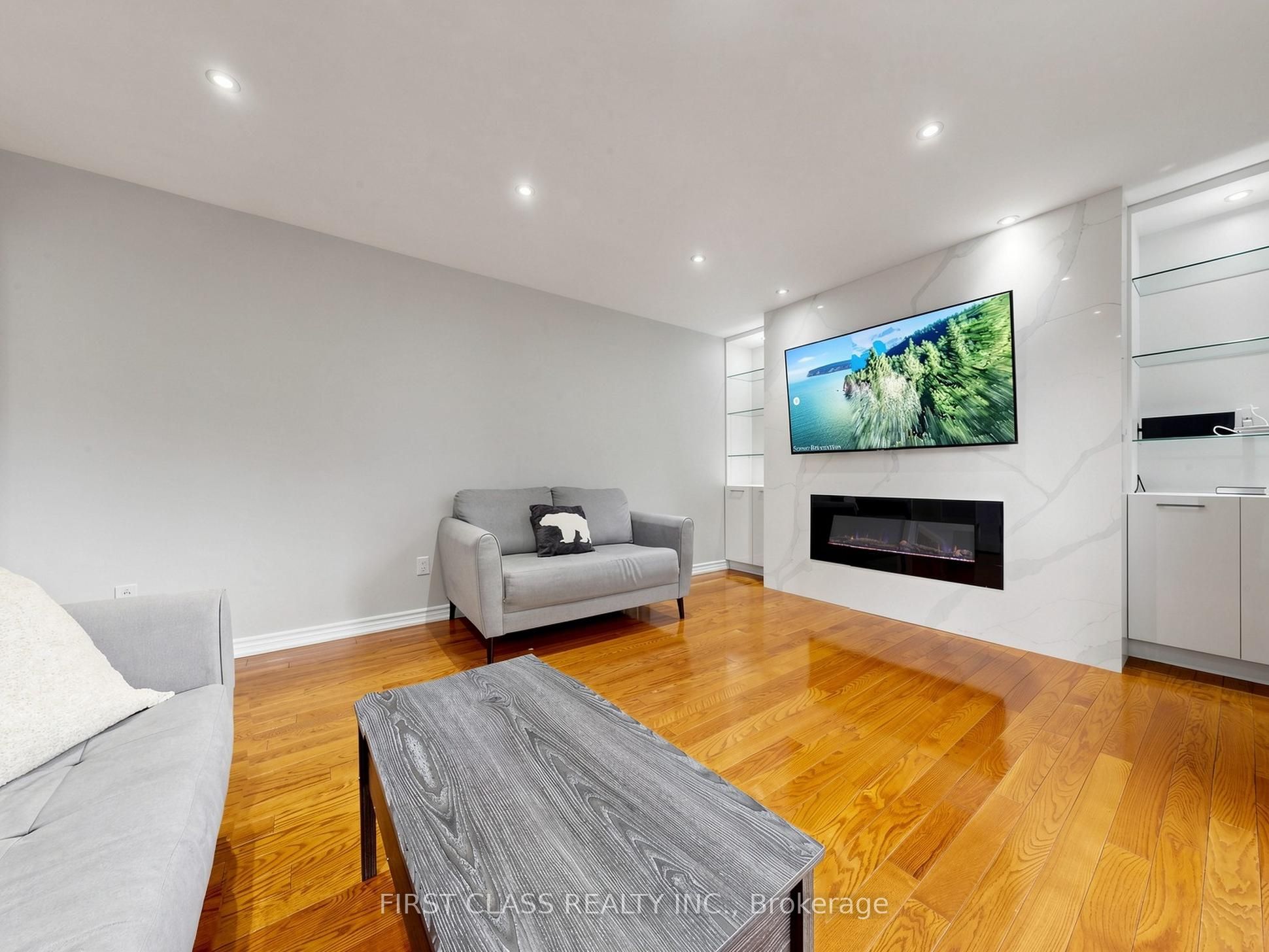 967 White Clover Way