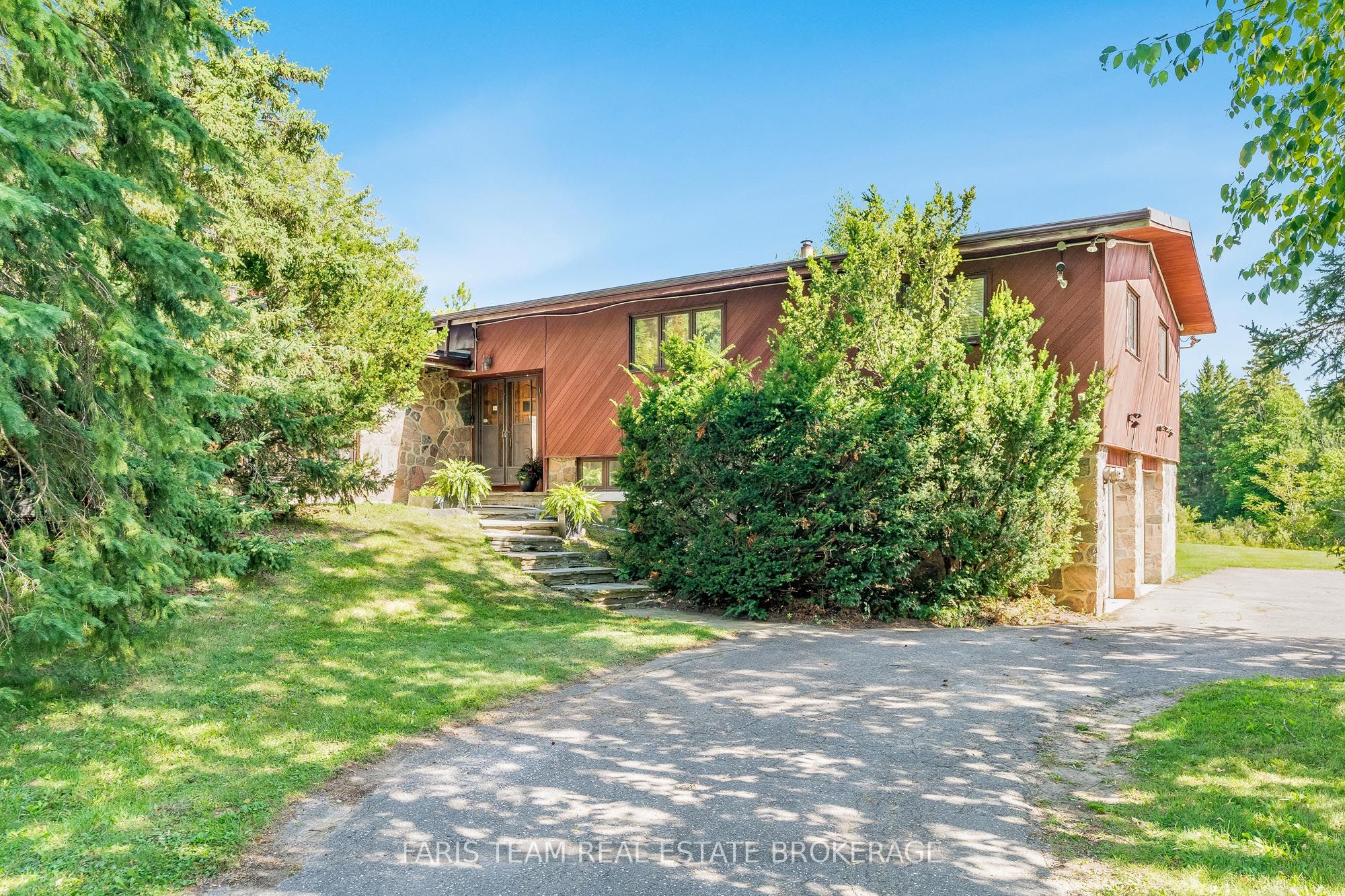 175 South Summit Farm Road