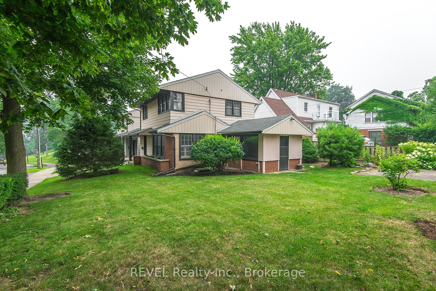 113 St. Paul Crescent
