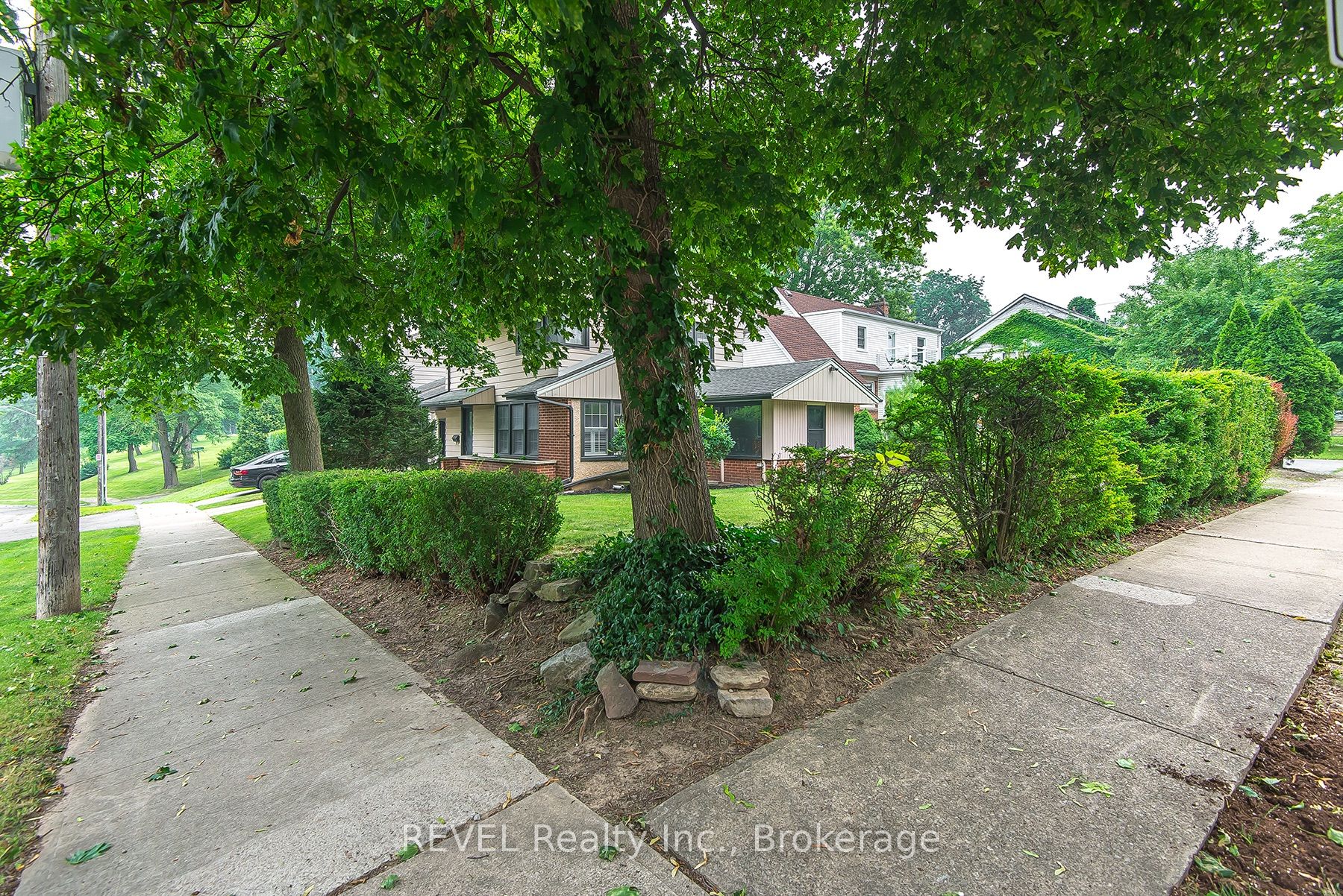 113 St. Paul Crescent