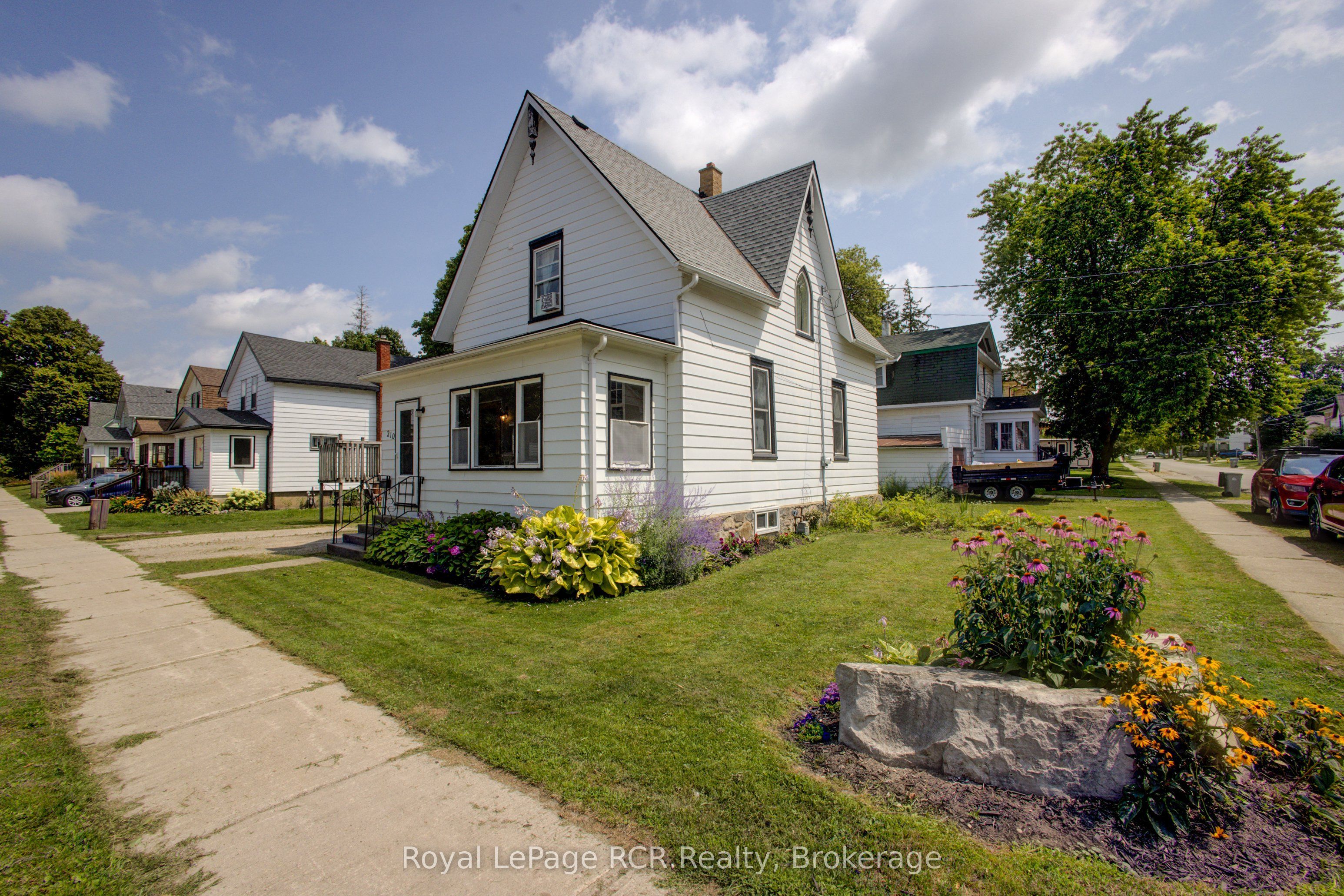 210 Davidson Avenue N