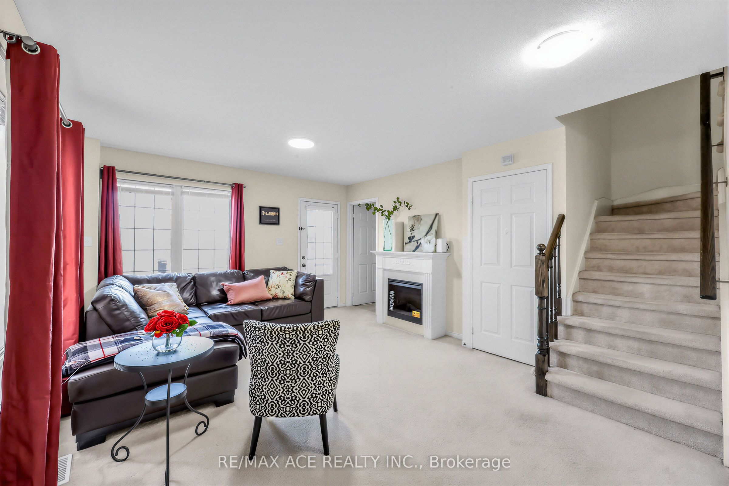 902 Audley Road N