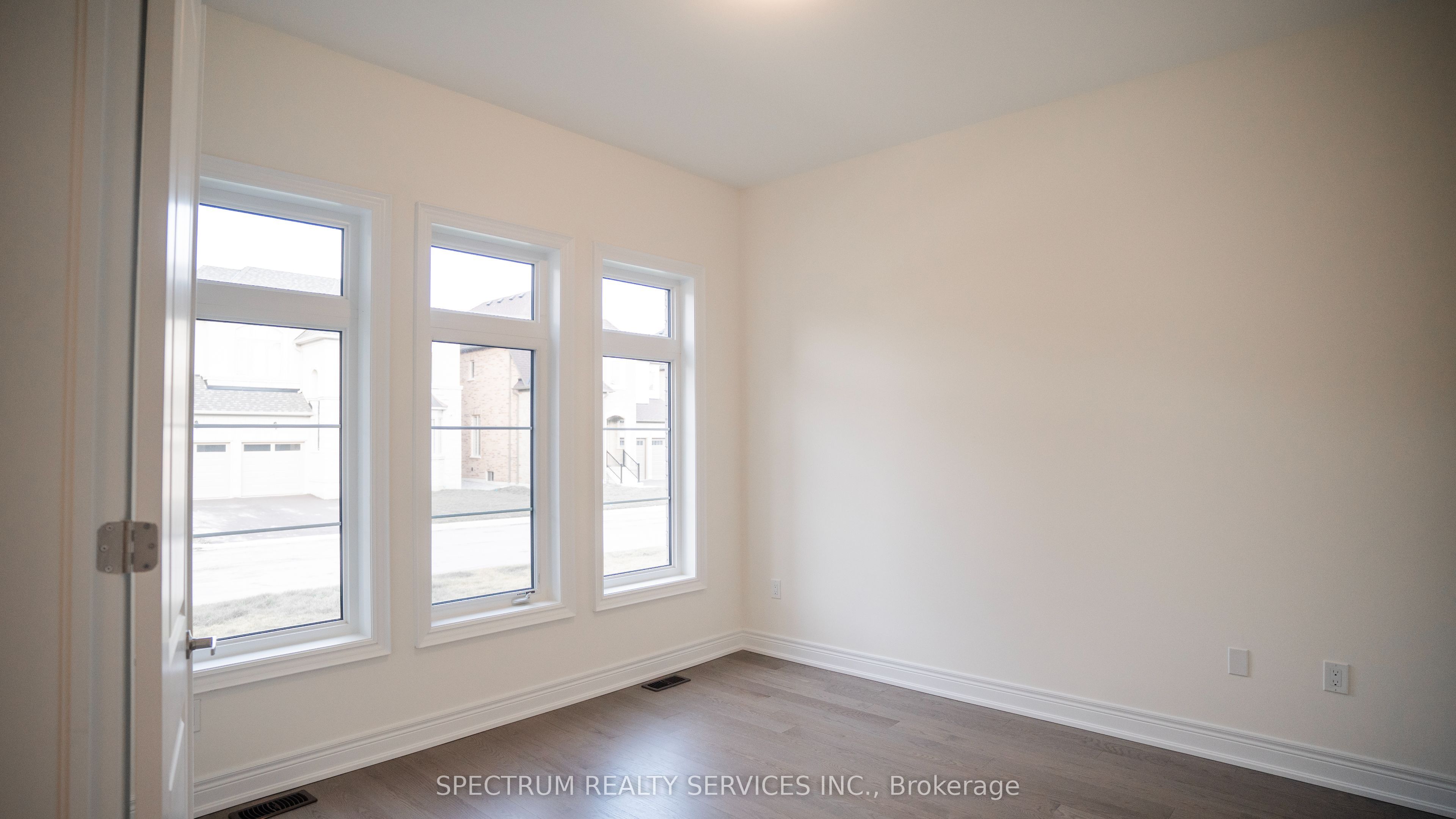 23 Lorrain Hand Crescent