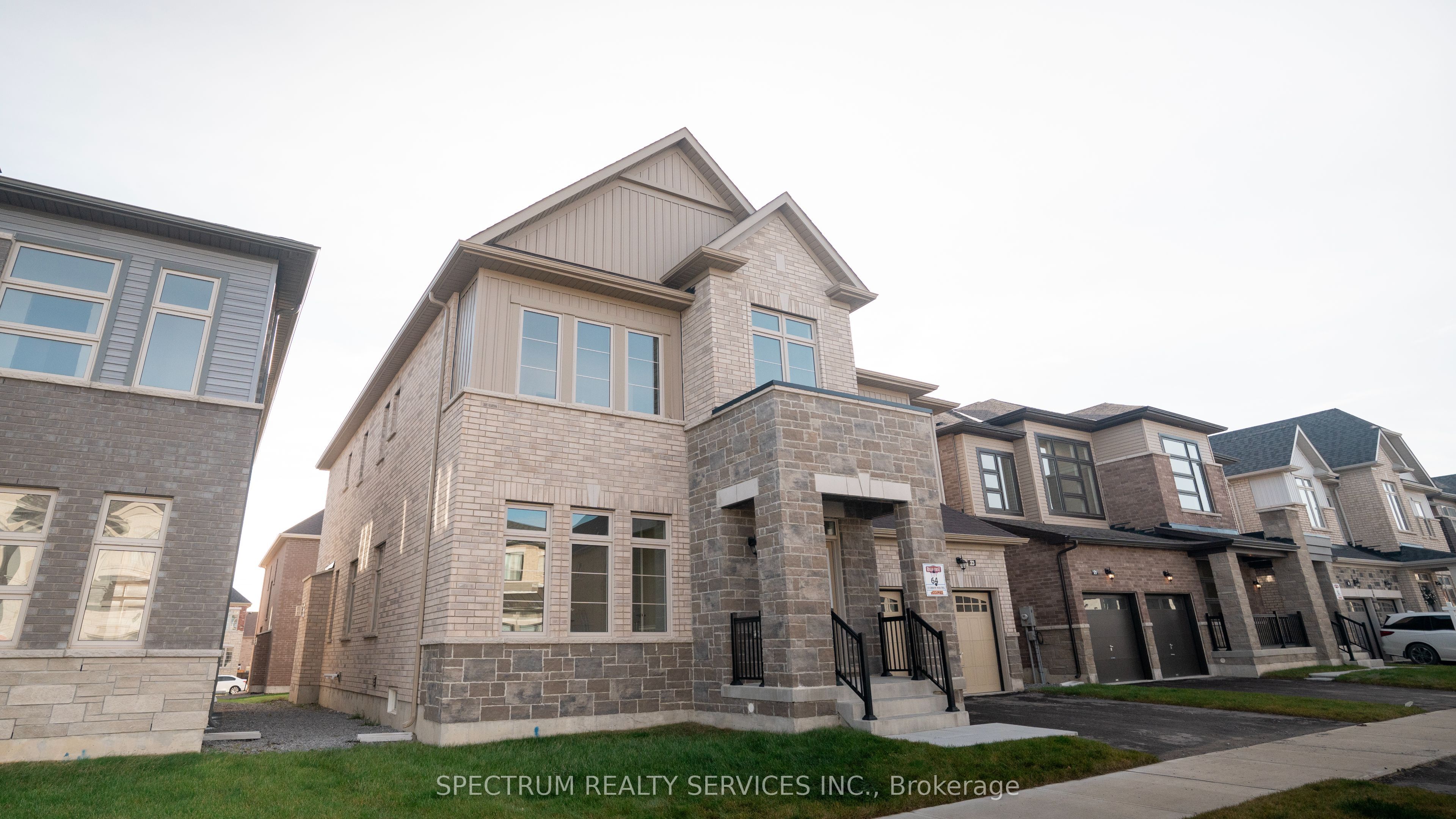 23 Lorrain Hand Crescent