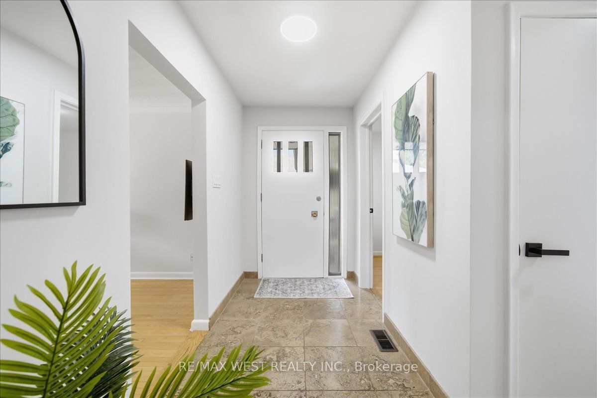 19 Decarie Circle
