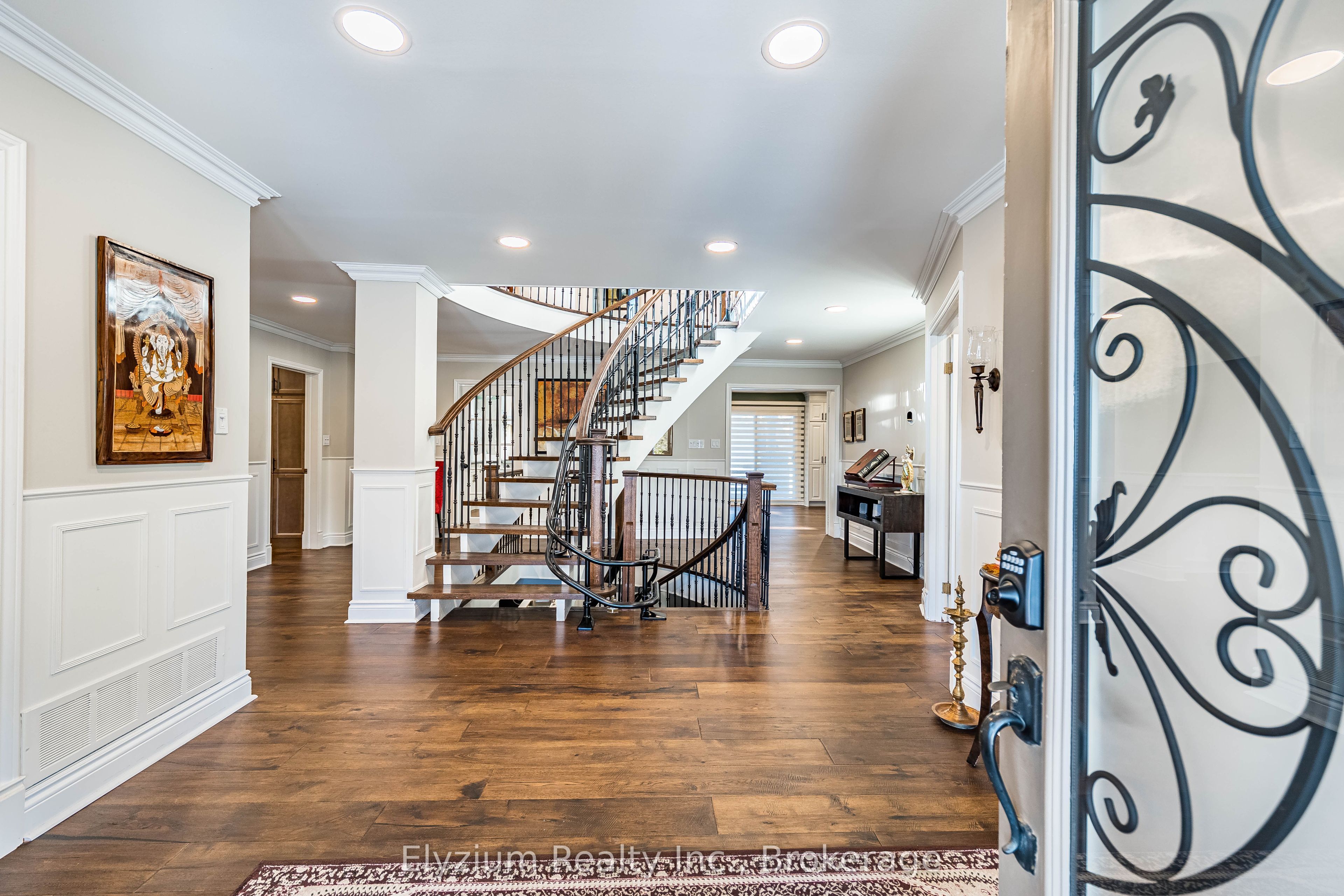 2514 Sharon Crescent