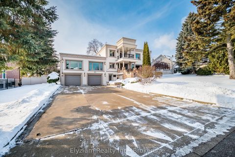 2514 Sharon Crescent Mississauga ON L5C 1Y8