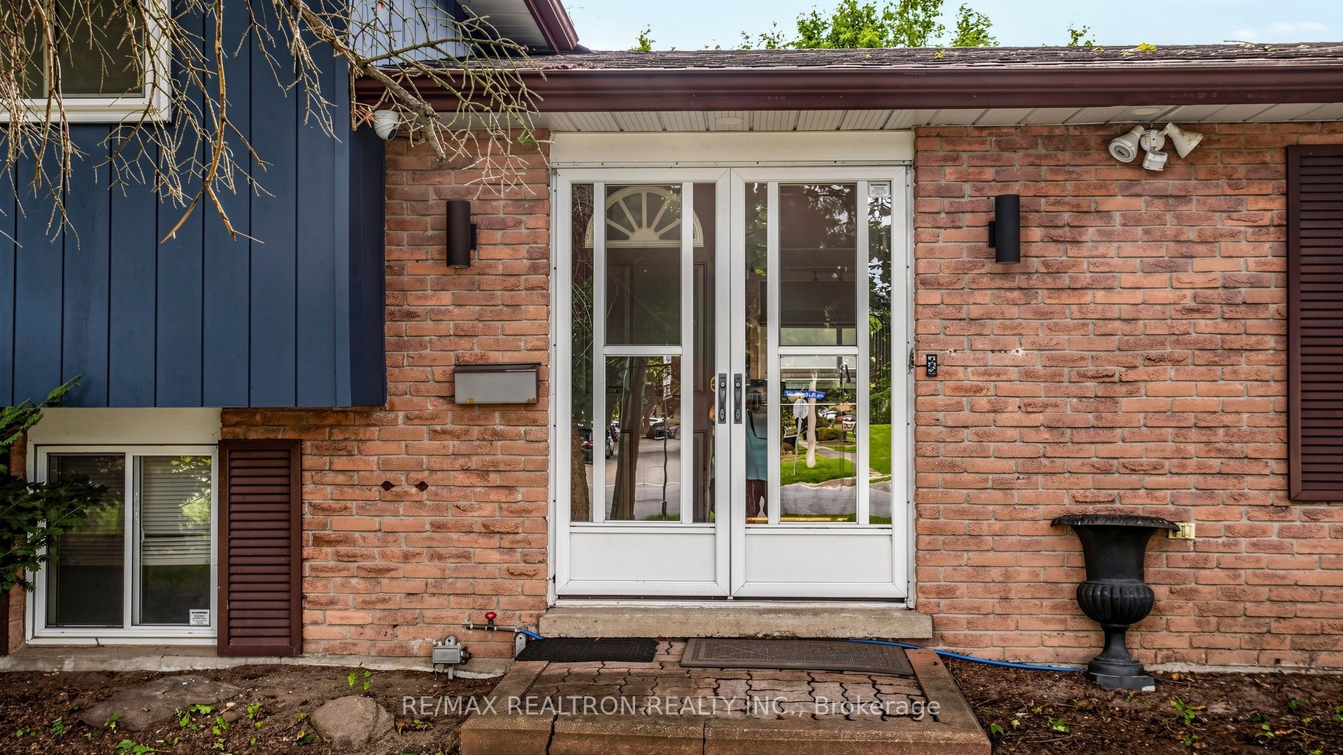 10 Rotherglen Road S