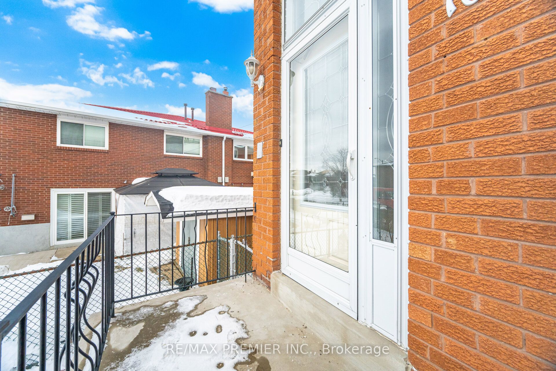 10 Sharpecroft Boulevard