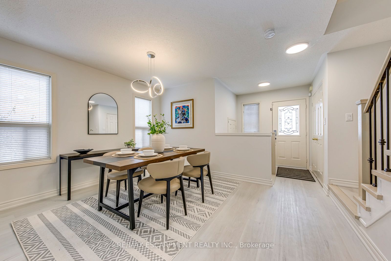 2468 Newcastle Crescent