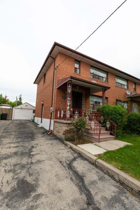 76 Dombey Road Toronto W05 ON M3L 1P2