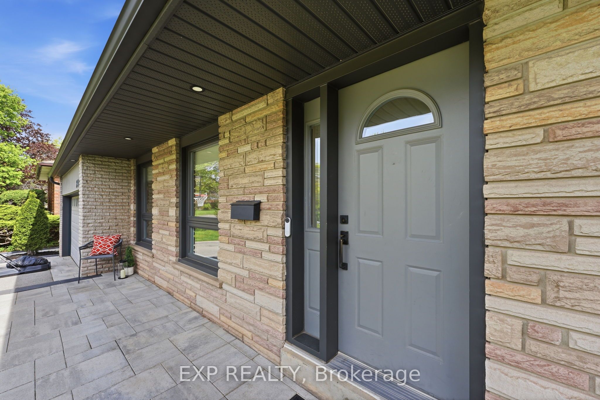 2504 Yarmouth Crescent