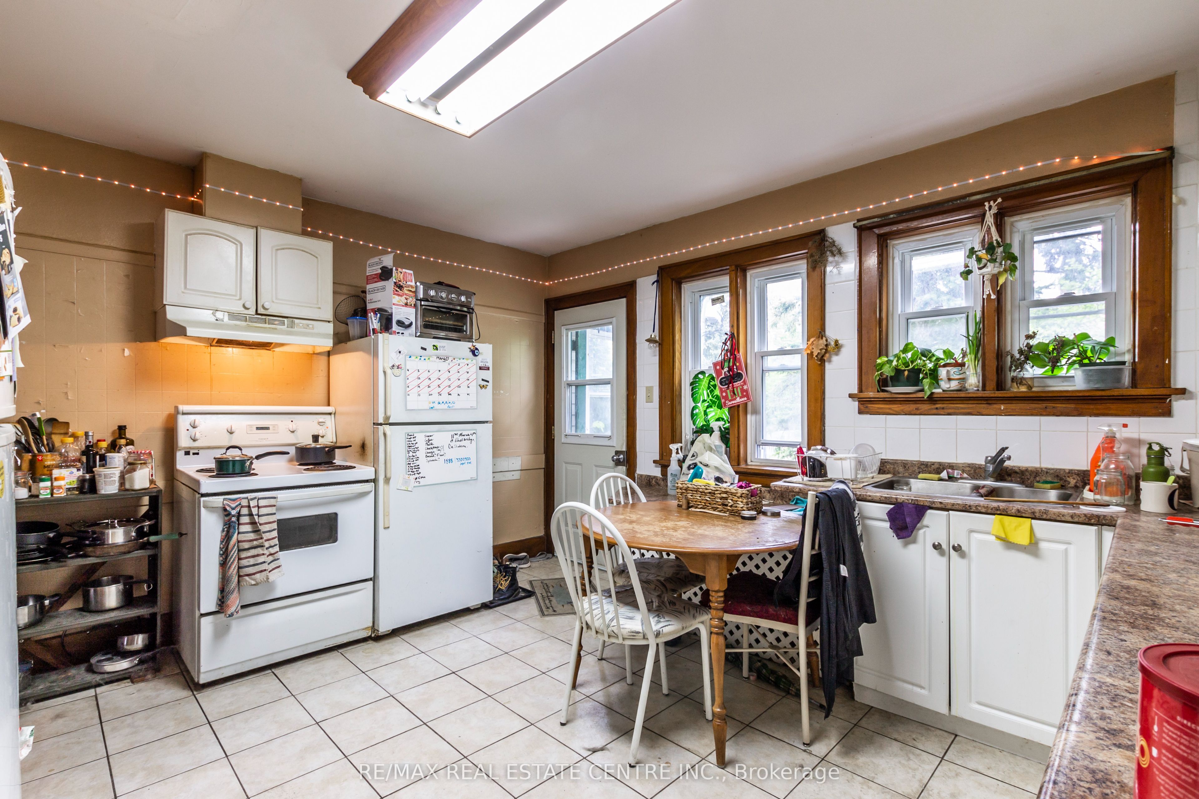 178 Erb Street W