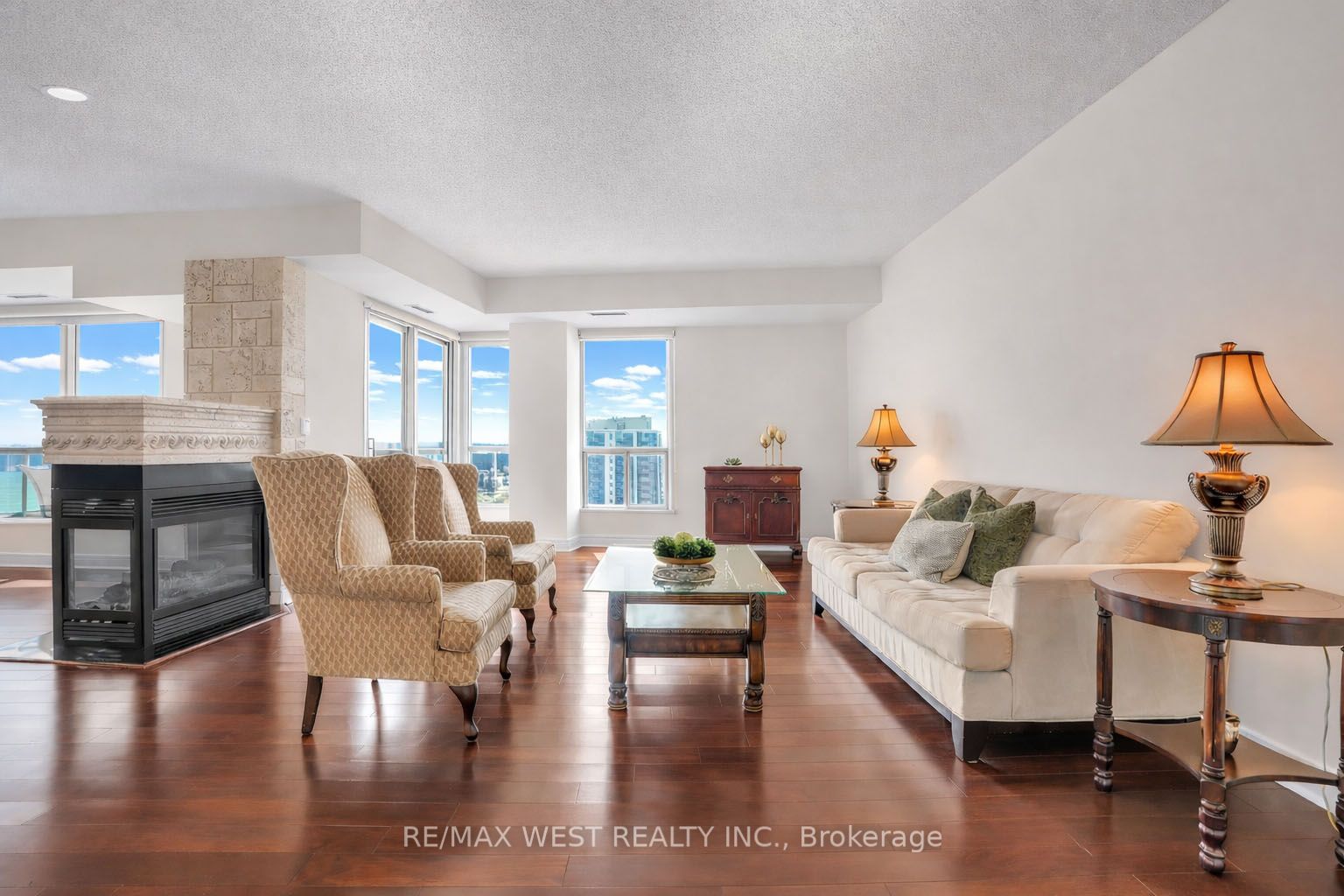 2 Toronto Street PH1 1