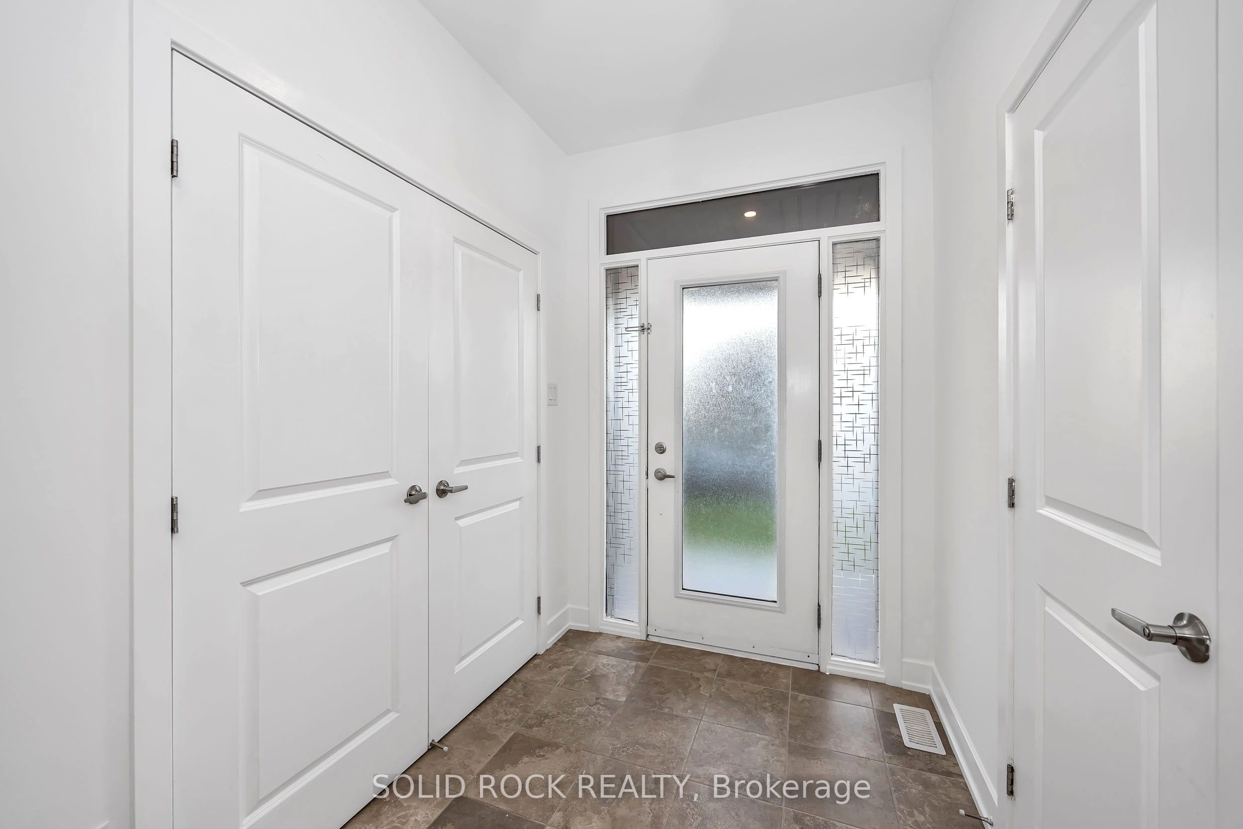 859 Solarium Avenue E