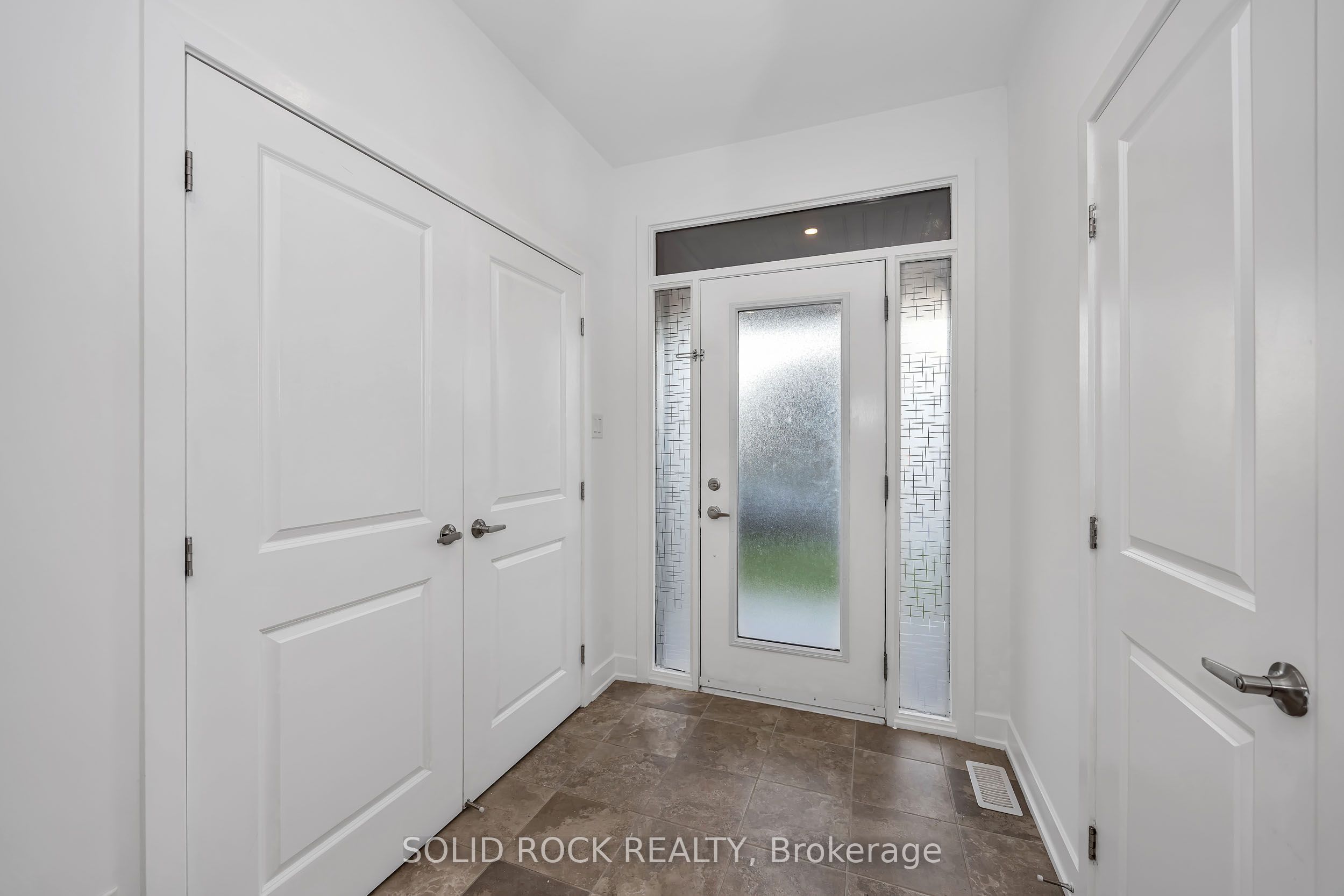859 Solarium Avenue E