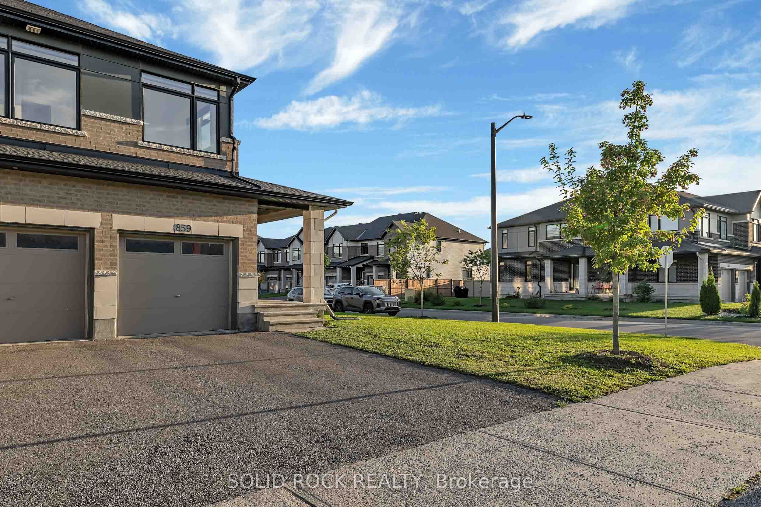 859 Solarium Avenue E